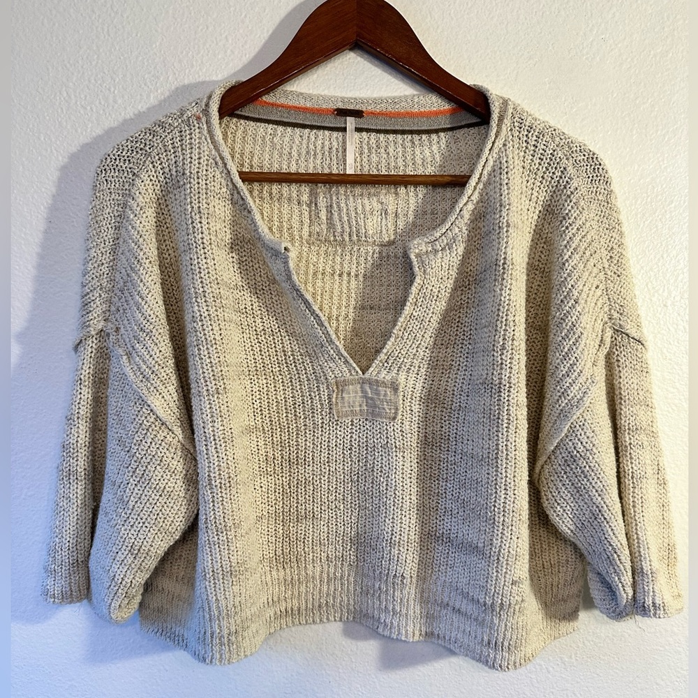 Free People Cream Cropped V-neck Sweater Size.XS